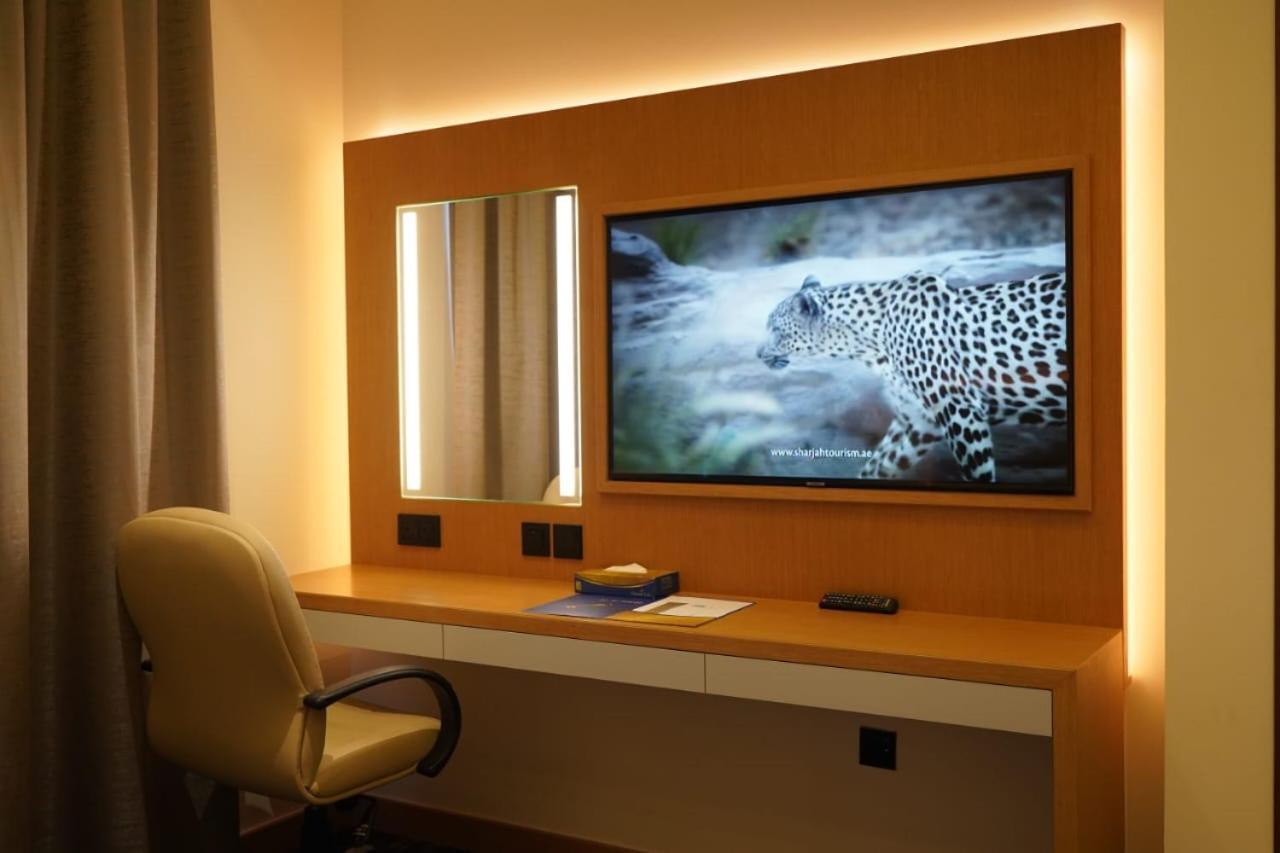 Al Hayat Hotel ชาร์จาห์ ภายนอก รูปภาพ